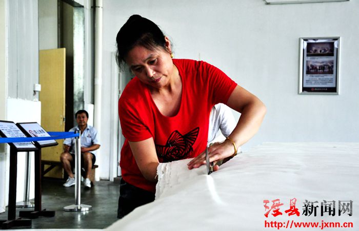 我县连续3年优发国际、书画纸抽检合格率达100%